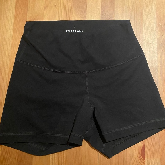 Everlane's women renew shorts in black - Picture 1 of 1
